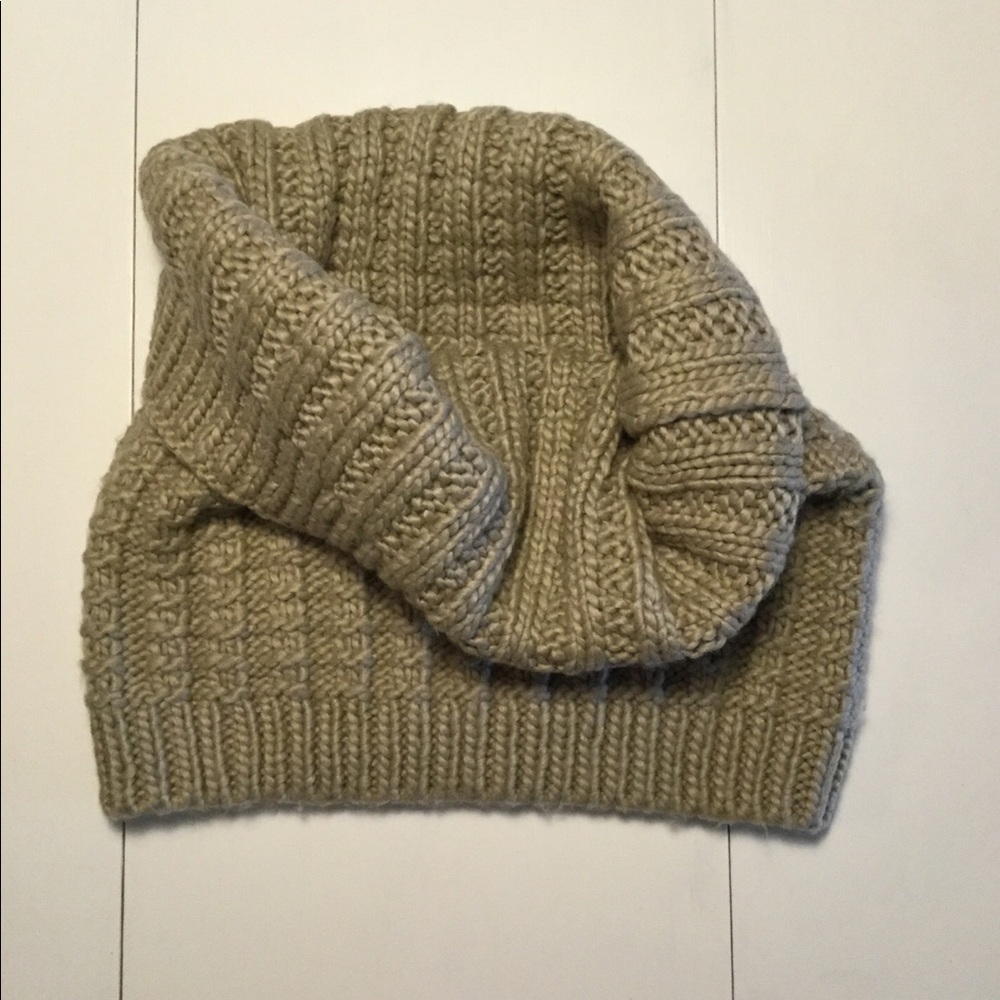 Cable-Knit Circle Scarf 🧣